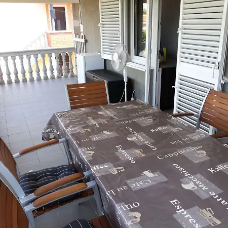 شقة Ekv Apartman