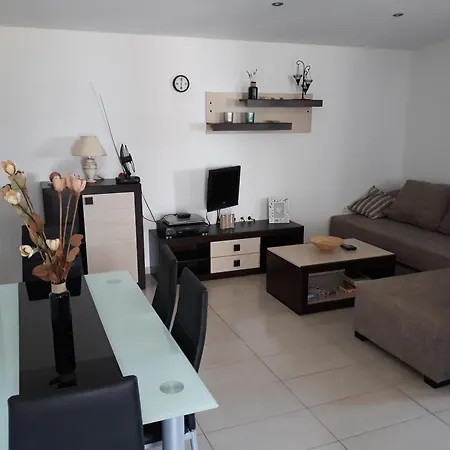 Ekv Apartman *
