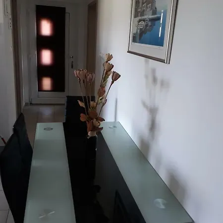 شقة Ekv Apartman *